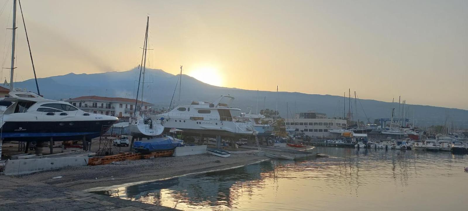 Alba Marina E Tramonti Etnei Appartement Riposto Buitenkant foto